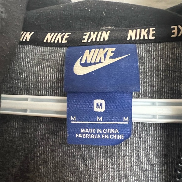Nike Tech Fleece - Picture 5 of 5